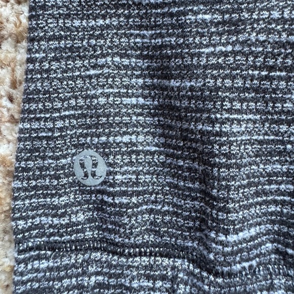 Lululemon Women's Hoodie -Size 6( no size tag ) - Picture 3 of 3